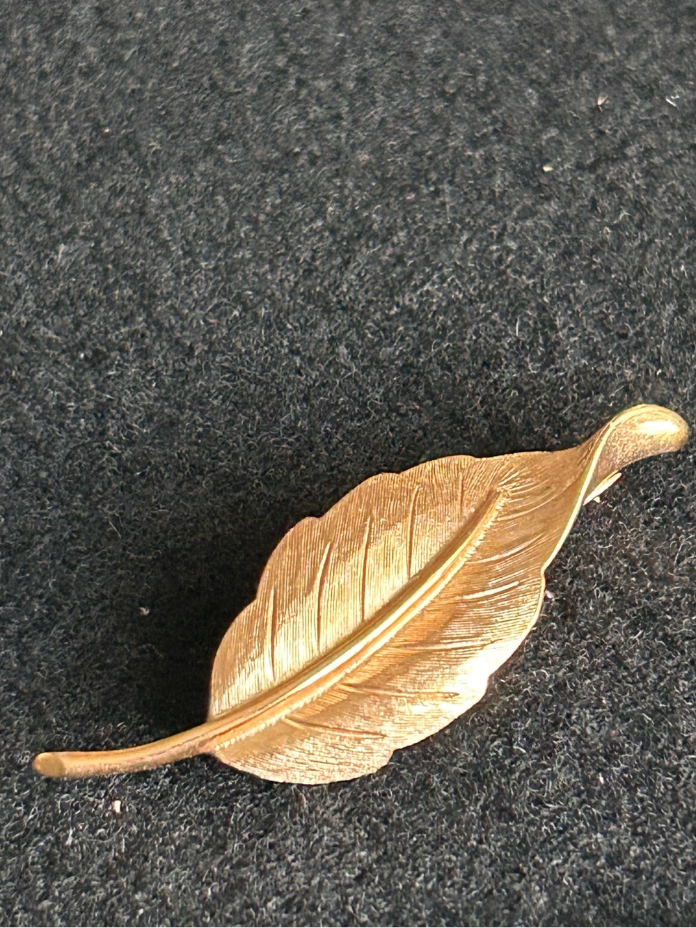 Avon Gold Tone Leaf Brooch Pin